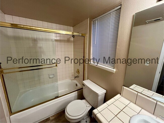 Building Photo - Stunning 4 Bed/3 Bath Home in SW Bakersfield w/ RBP & $0 Deposit Option