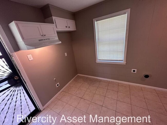 Building Photo - 4180 Kerwin Dr