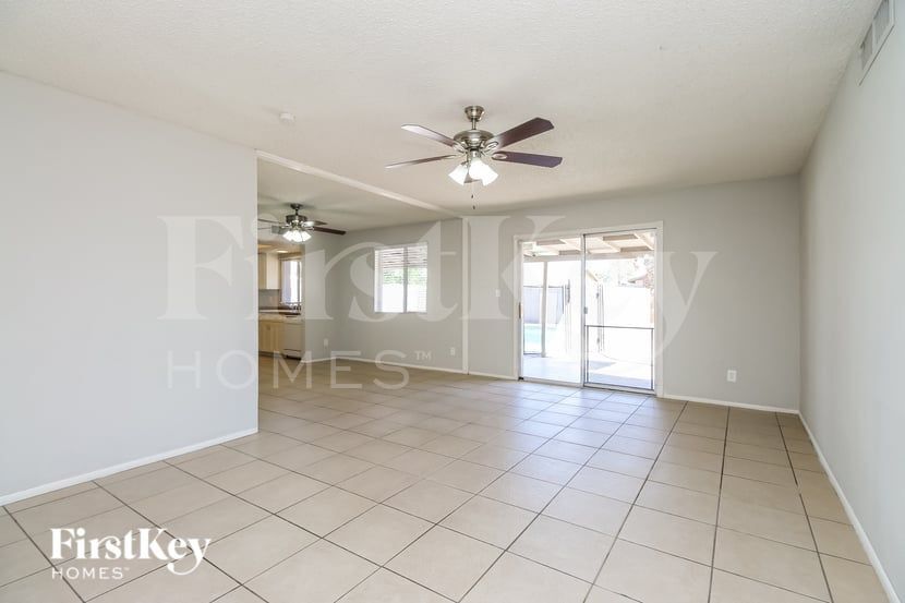 Building Photo - 1918 E Watson Dr