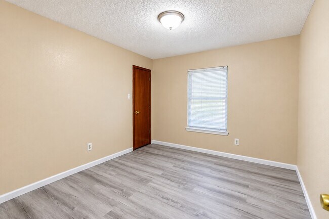 Building Photo - 4120 Tulip Tree Ct