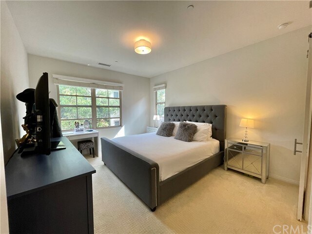 Building Photo - 36 Calypso