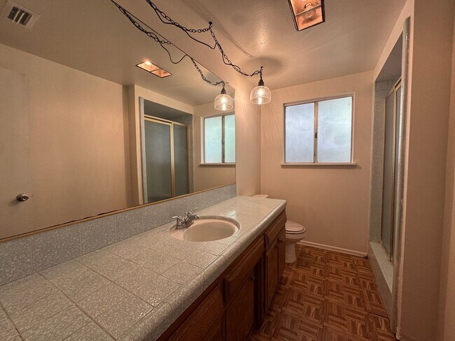 Building Photo - Three Bedroom Two Bathroom Pool Home in He...