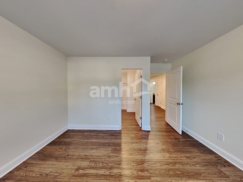 Building Photo - 3348 Okelly Dr