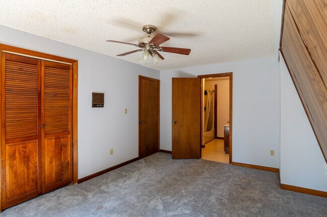 Building Photo - 2865 Old Thomson Rd