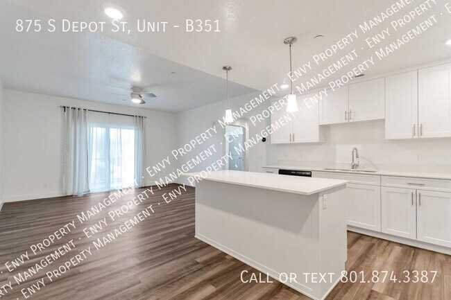 Building Photo - 875 S Depot St