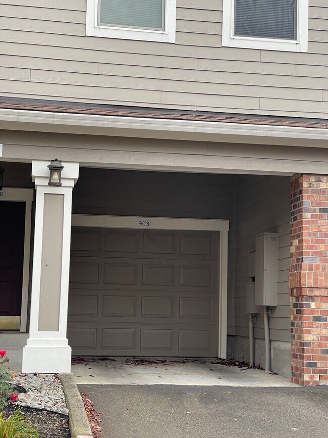 Building Photo - Spacious Ground-Level 2BD Condo with Garage & Resort-Style Amenities