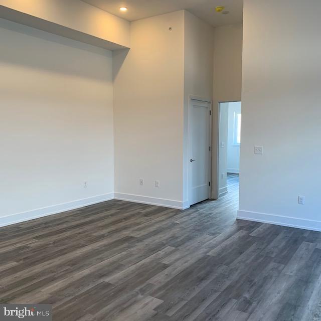 Primary Photo - 6164 Ridge Ave