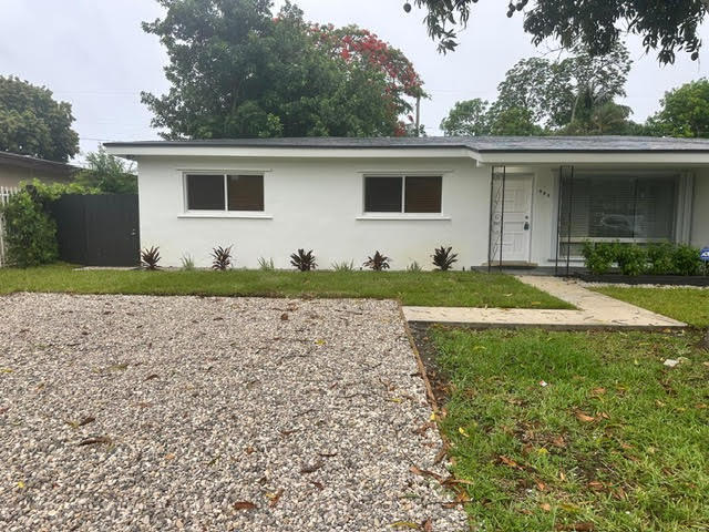 Building Photo - 950 E Dayton Cir