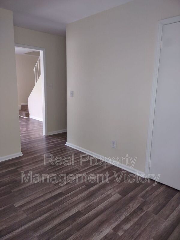 Building Photo - 1758 6th Pl NW