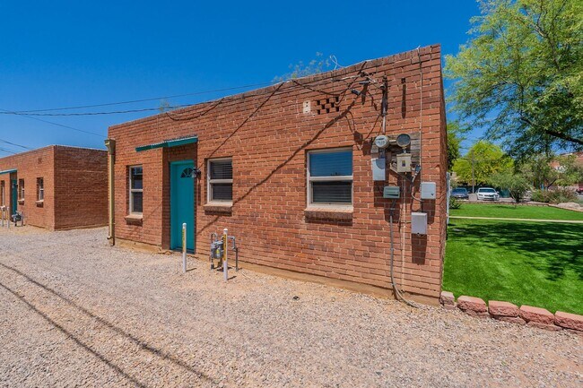 Building Photo - 305-315 N Highland Ave