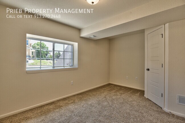 Building Photo - 221 N Ferrel St