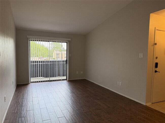 Building Photo - 3300 Pebblebrook Dr