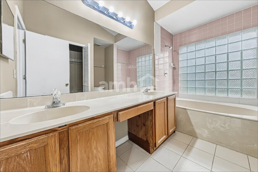 Building Photo - 1428 Abberton Dr