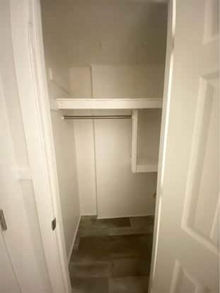 Building Photo - 9762 N River Rd