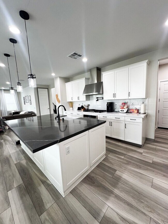 Building Photo - Spencer Crossing 5 Bedroom Modern Pool Home