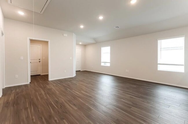 Building Photo - 1905 Crimson Lake Blvd