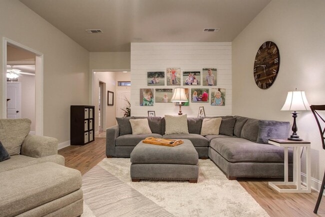 Building Photo - Spacious 4-Bedroom Home Available August 8...