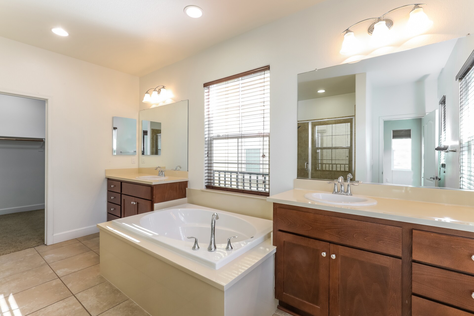 Building Photo - 1591 Sylvia St