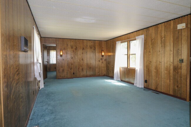 Building Photo - 115 Oak St
