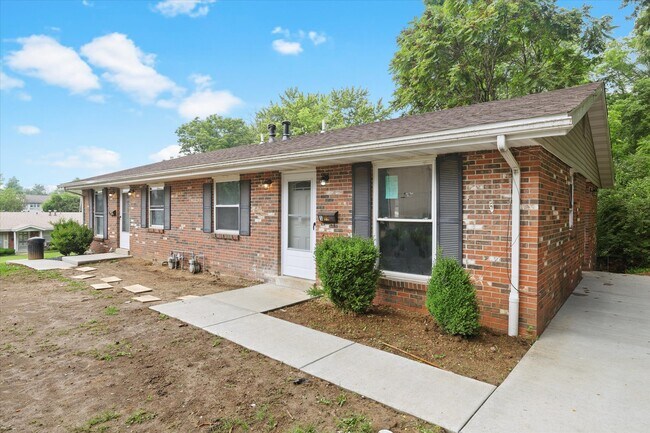Primary Photo - 5 Manor Dr
