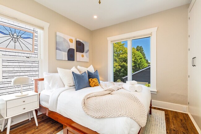 Building Photo - 1706 Warren Ave N