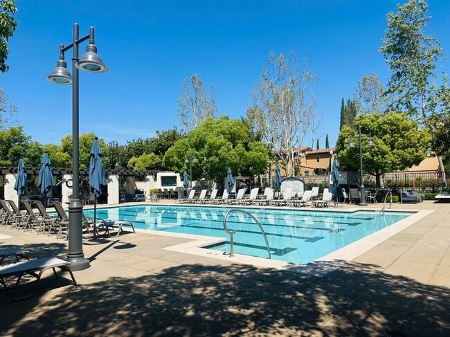 Building Photo - Single House Irvine