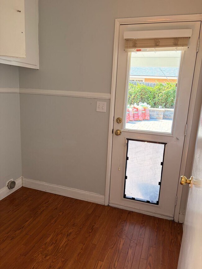 Building Photo - Charming 3 Bed 2 Bath Pool Home in City of Orange