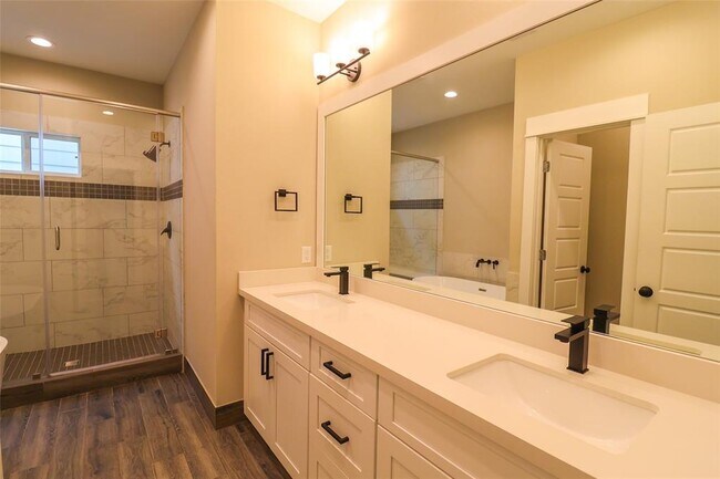 Building Photo - 5213 Pinemont Creek Ln