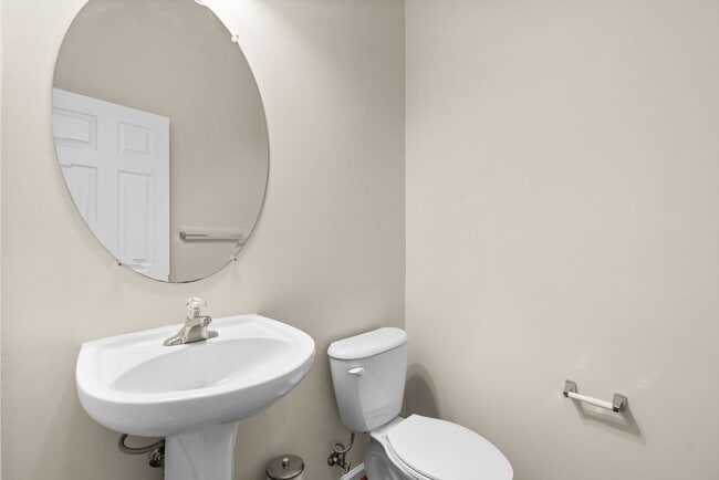 Building Photo - 3 Bedroom 3.5 Bathroom - Wheaton Townhouse...