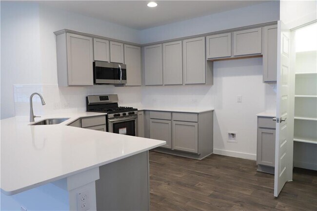 Building Photo - 3720 Niddry Dr