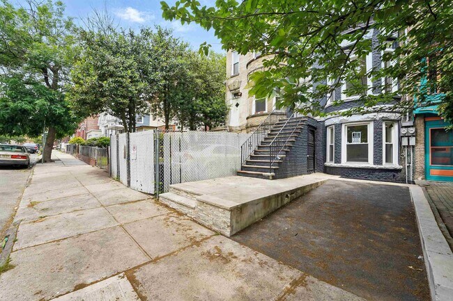 Building Photo - 52 Brinkerhoff St