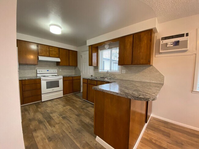 Building Photo - 2bed, 1bath, 800 Sq.ft. apartment - Nampa - Near NNU