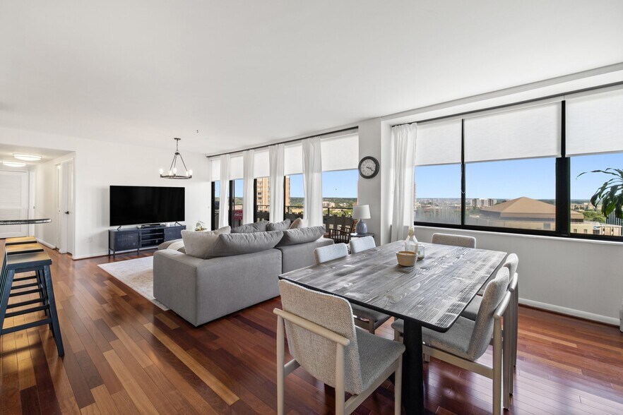 Building Photo - 6301 Stevenson Ave