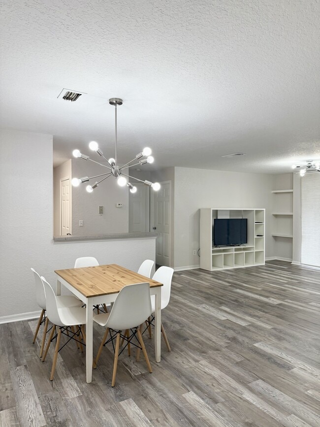 Building Photo - 7511 Seurat St