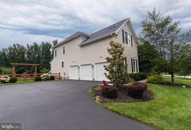 Building Photo - 3940 Powell Rd