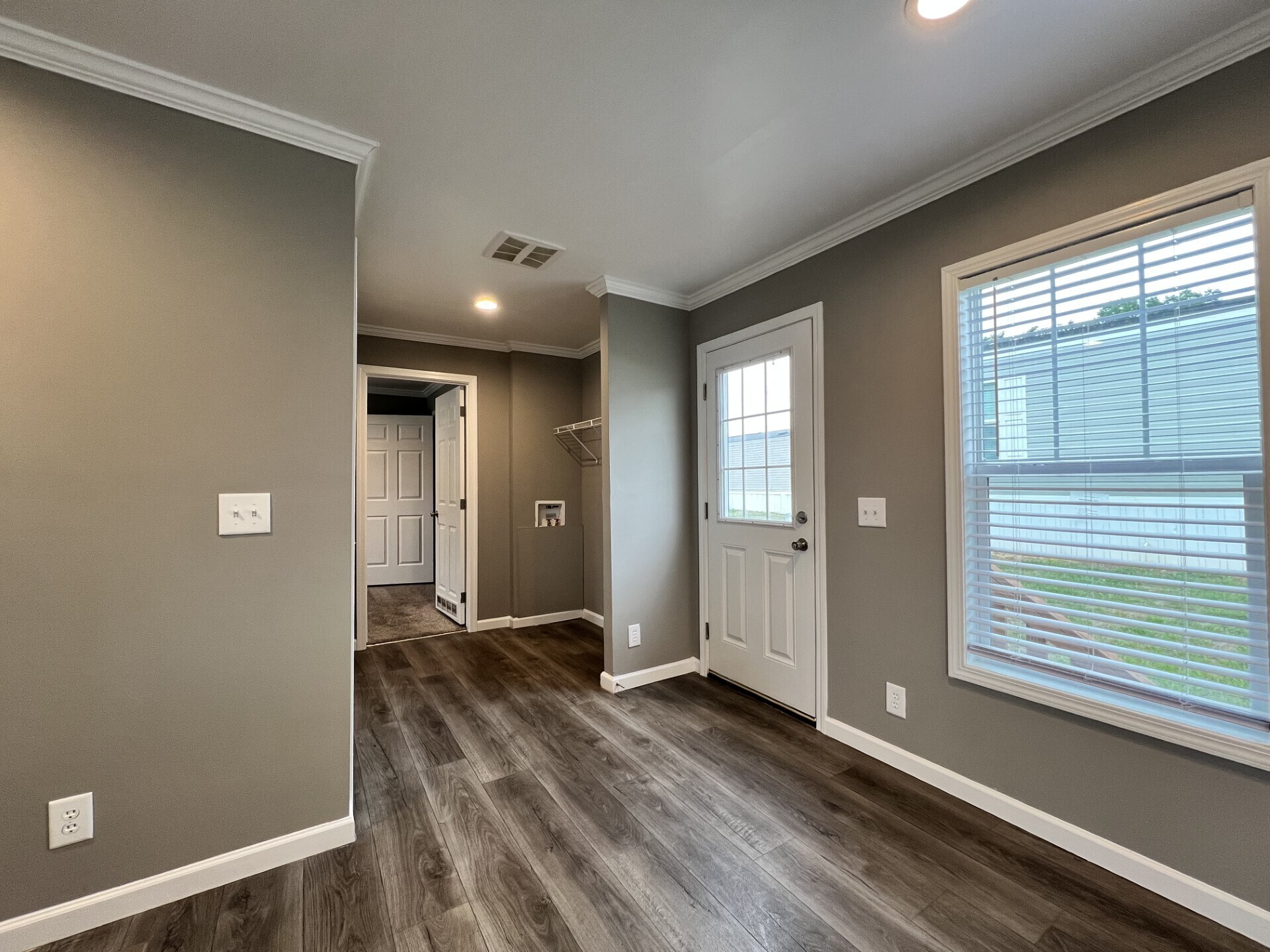 Building Photo - 192 Silver Birch Cir