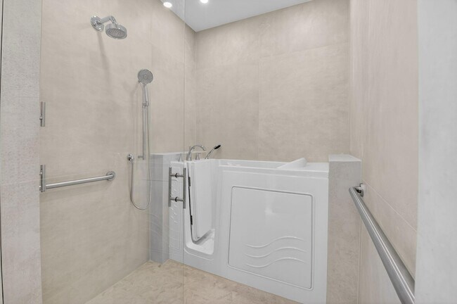 Building Photo - 5537 NW 21st Way