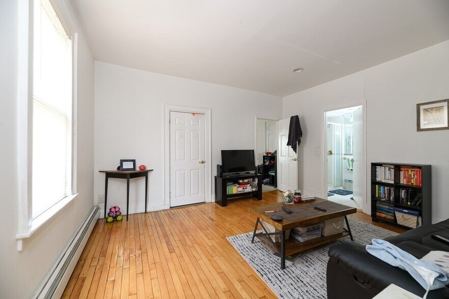 Building Photo - 402 Putnam Ave