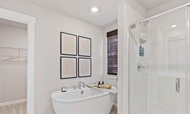 Building Photo - Air-conditioned Beautiful 4 Bed+ Bonus in Northshore School District – Bothell!