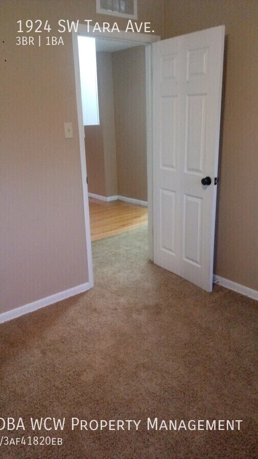 Building Photo - 1924 SW Tara Ave