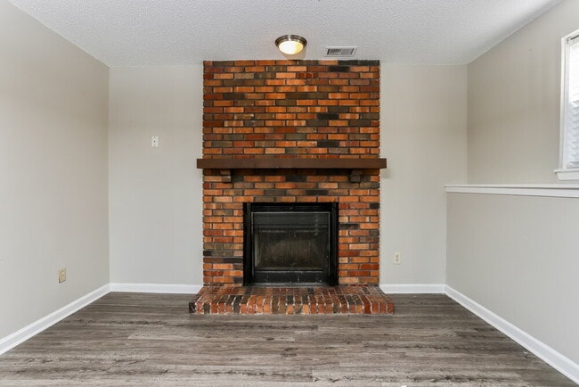 Building Photo - 1253 Advance Dr