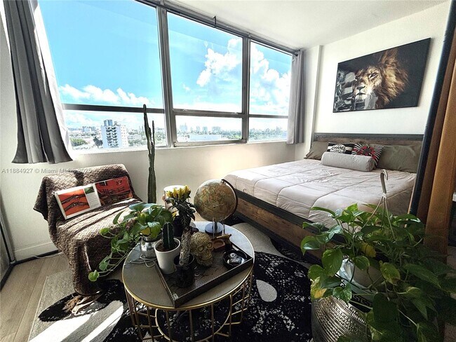 Building Photo - 1500 Bay Rd