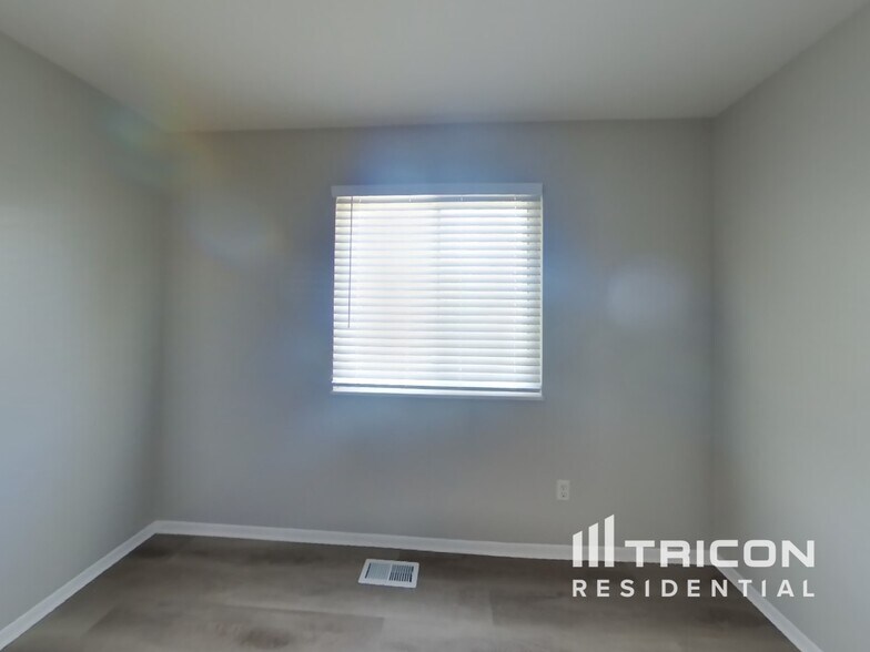 Building Photo - 6640 Brook Forest Dr