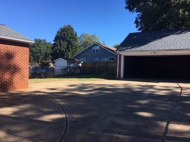 Building Photo - Charming 3 bd, 1.5 ba home!