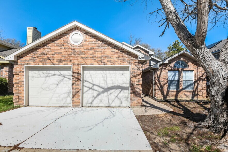 Primary Photo - 5704 Stone Meadow Ln