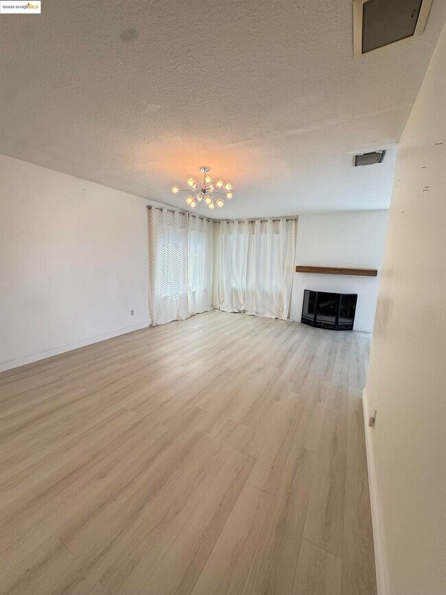 Building Photo - 10 Sea Point Way
