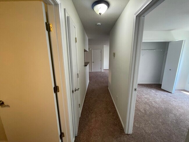 Building Photo - 404 Marigold Cir