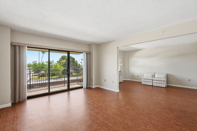 Building Photo - 10330 W Thunderbird Blvd