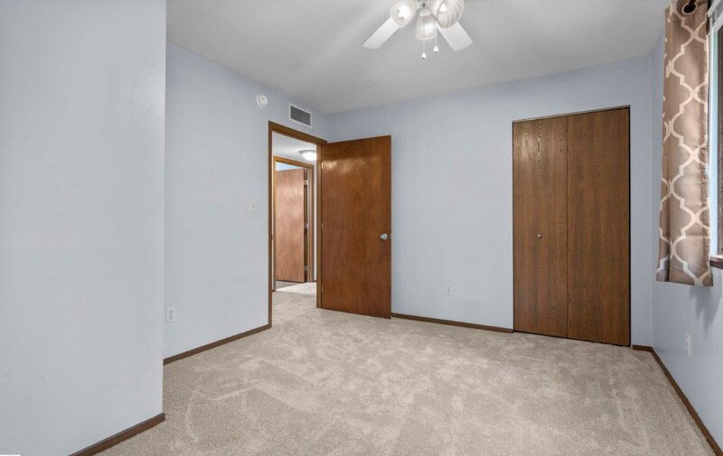 Building Photo - 3887 Brook Dr