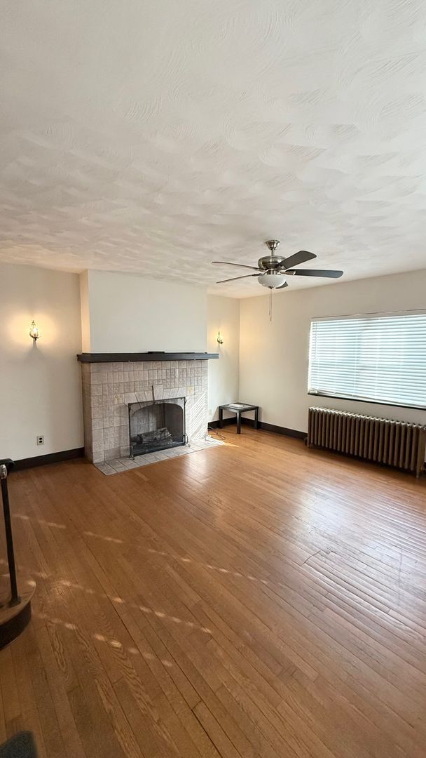 Building Photo - Beautiful 3/4 bedroom + office in Shadyside- Off-Street Parking and Tons of Storage!!